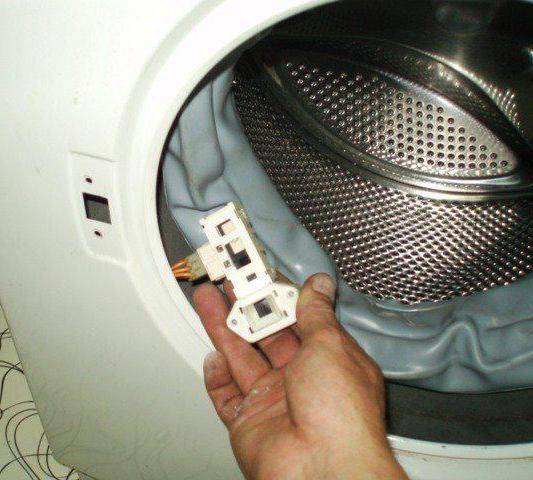 Почему не крутится барабан в стиральной машине и что делать?
