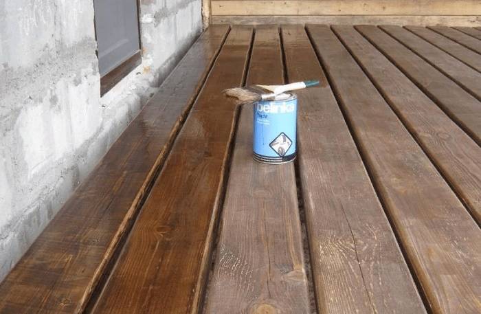 Чем покрасить деревянный пол на открытой и закрытой веранде