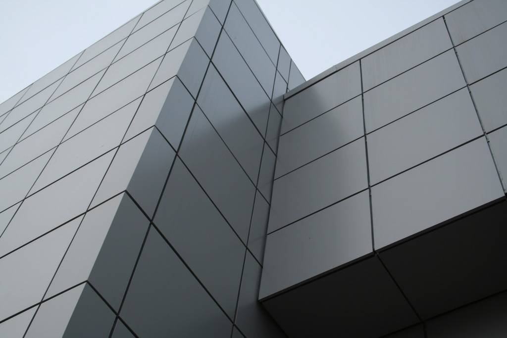 Вентилируемый фасад из алюминиевых композитных панелей