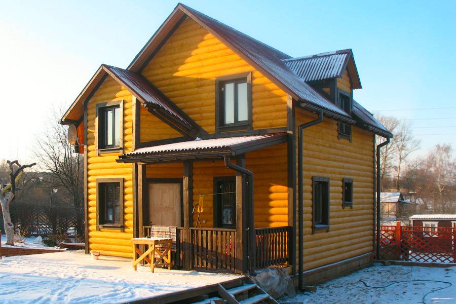 Чем покрасить деревянный дом снаружи