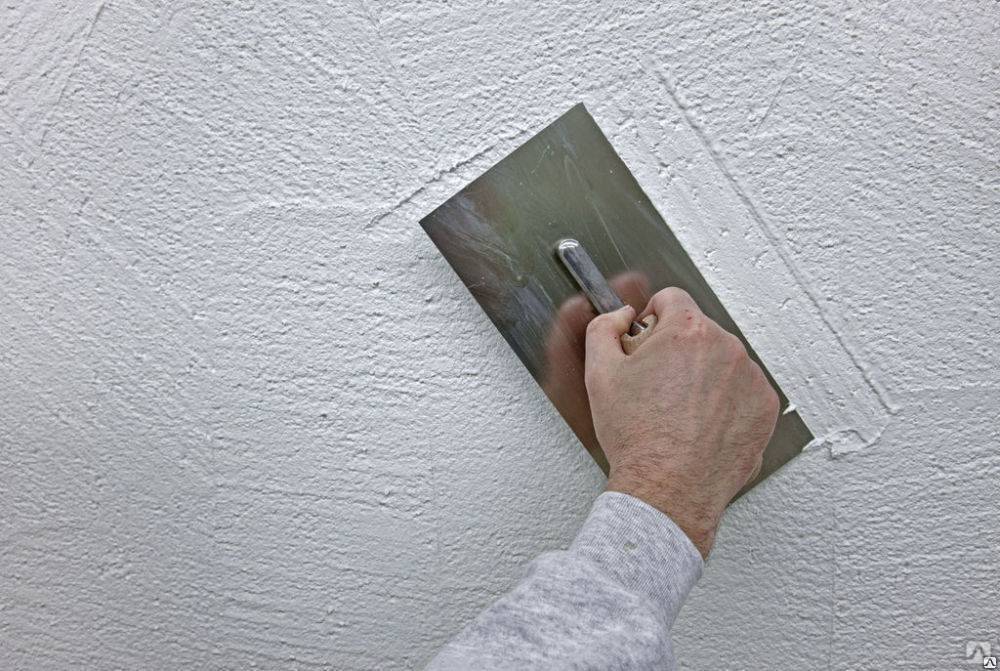 Реально ли произвести шпаклёвку потолка под покраску своими руками?