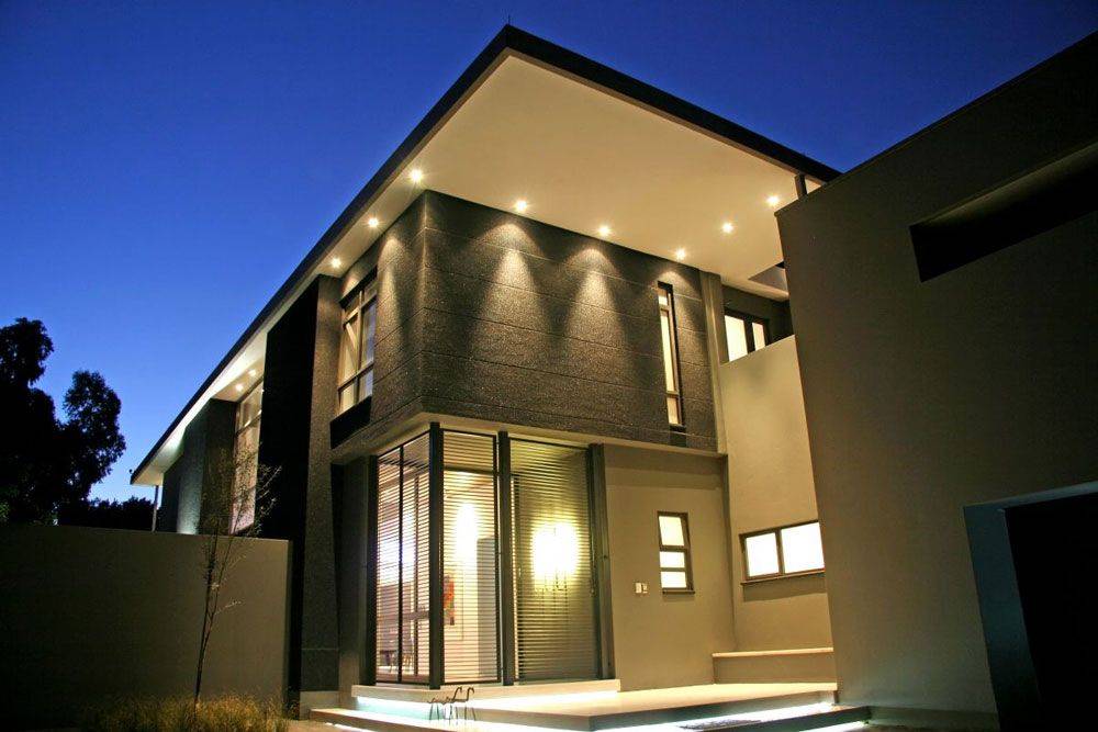 Архитектурная ночная подсветка фасада загородного частного дома, как сделать красивое наружное освещение светодиодной лентой: рассмотрим во всех подробностях
