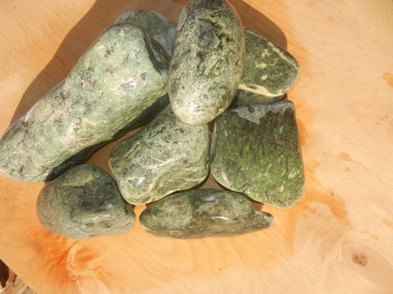 Жадеит для бани [сауны]: свойства камня и его особенности