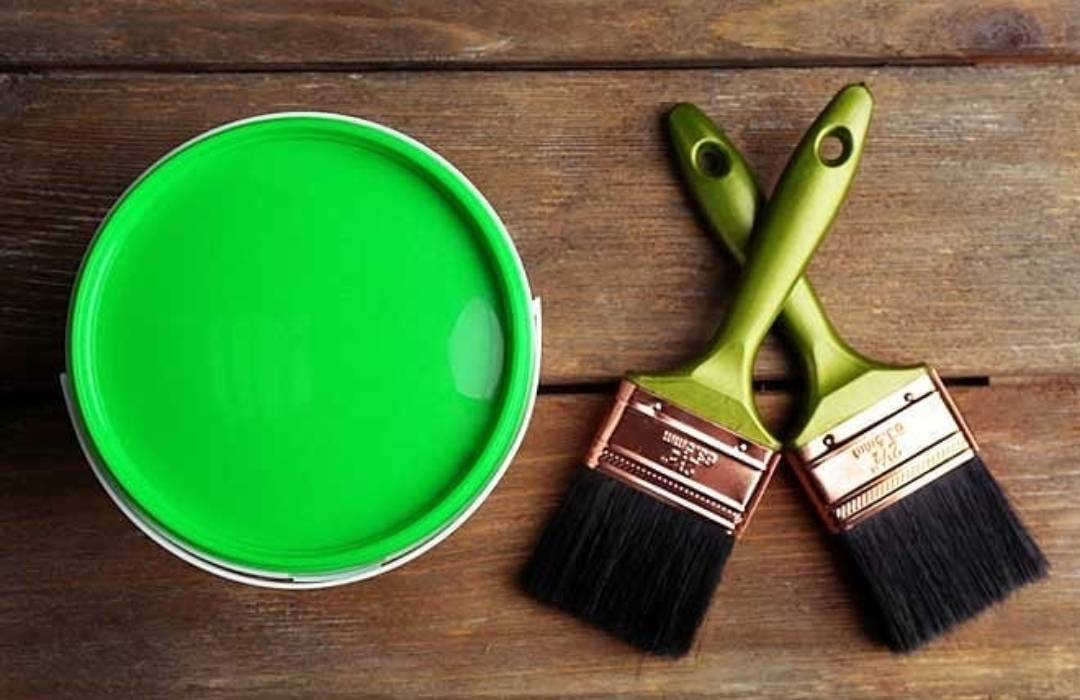 Фасадная краска по штукатурке для наружных работ: какой лучше покрасить