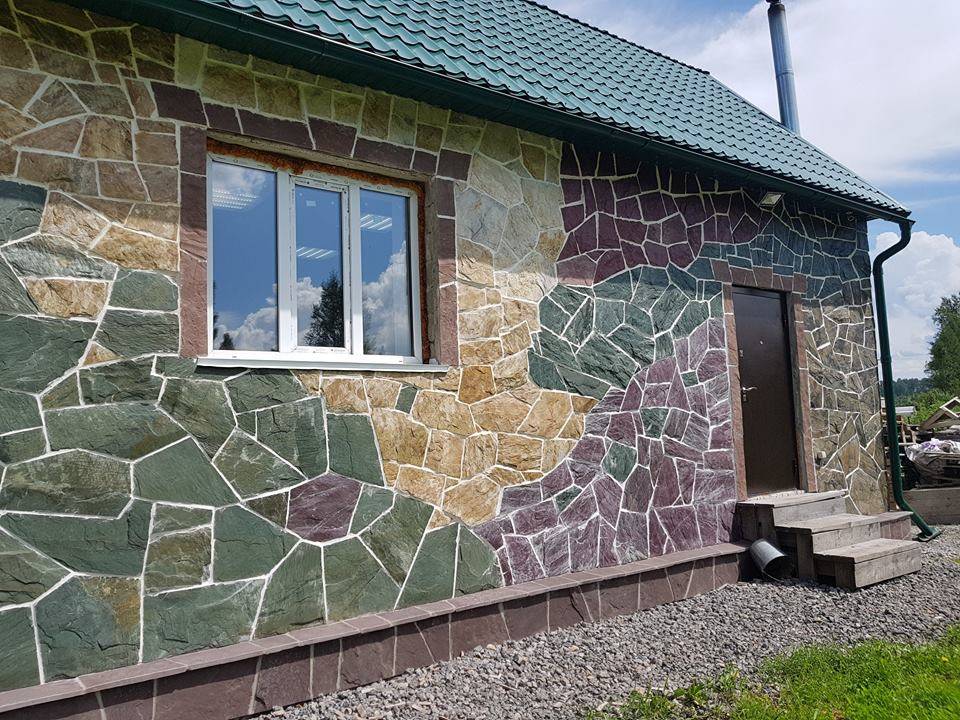 Облицовка цоколя и фасада дома искусственным камнем