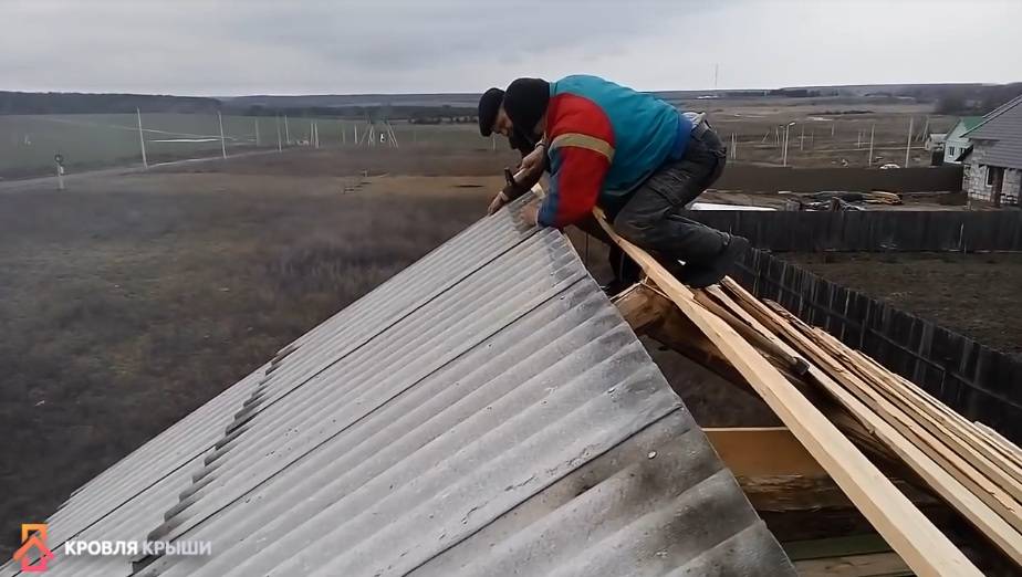 Чем заделать трещину в шифере на крыше дома снаружи: 7 способов ремонта