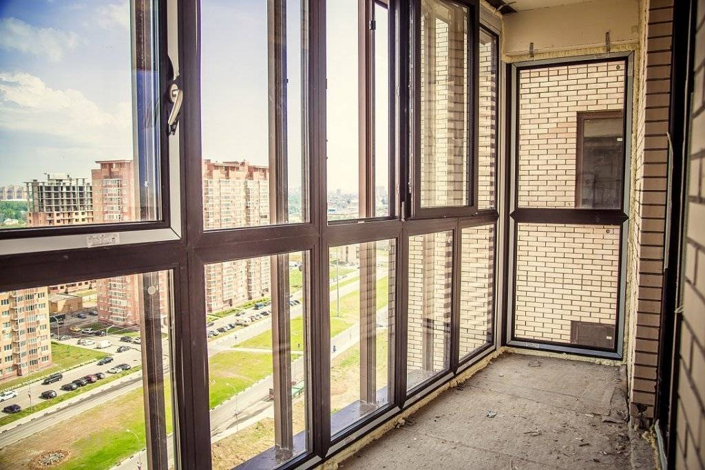Панорамные окна в квартире и доме: особенности интерьера, 35 фото