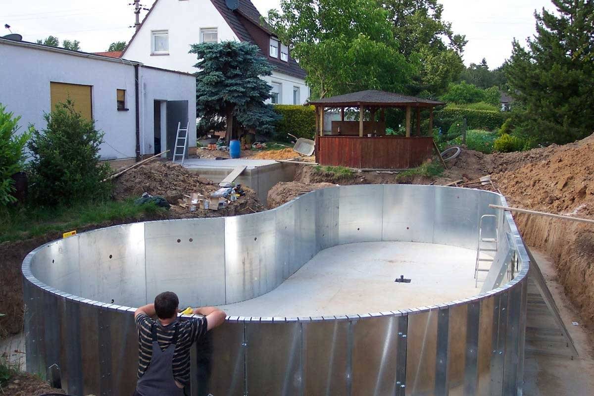 Как построить бассейн своими руками, как выбрать место для бассейна на участке, бассейн из готовой чаши, строительство бассейна без чаши.