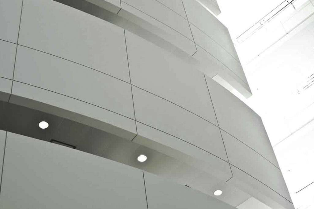 Композитные алюминиевые панели: характеристики фасадного материала