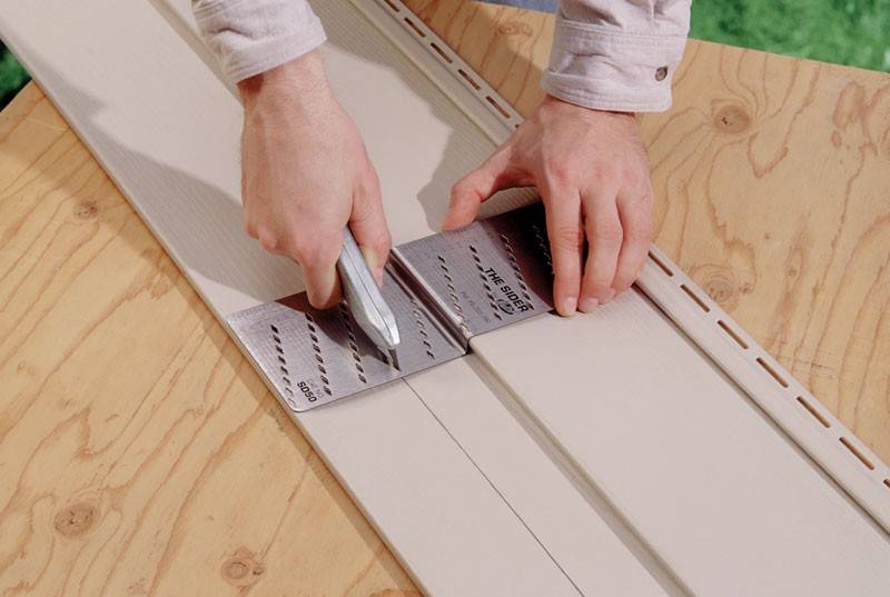 Чем резать виниловый сайдинг при проведении работ по сборке покрытия | mastera-fasada.ru