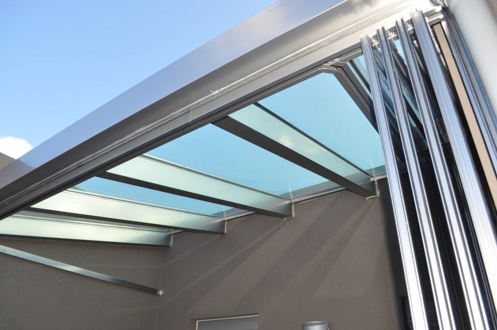 Сборка алюминиевых раздвижных окон – лучшие фасады частных домов