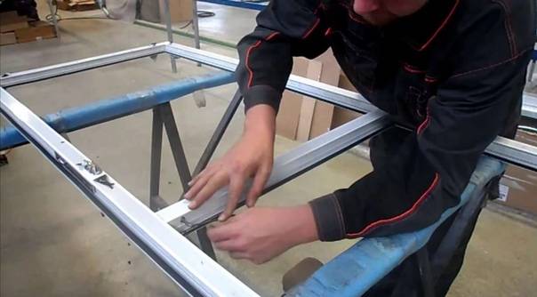 Светопрозрачные конструкции из алюминиевого профиля: сборка и монтаж своими руками