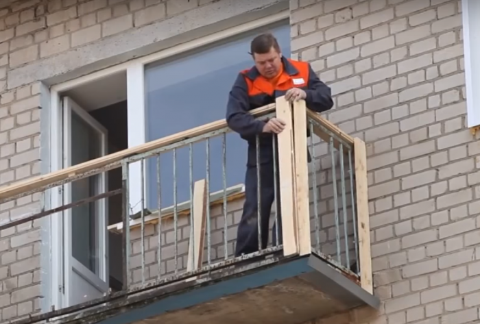 Обшивка балкона сайдингом снаружи своими руками: инструкция