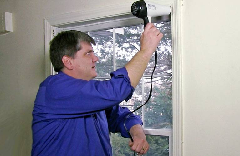 Почему запотевают окна в частном доме