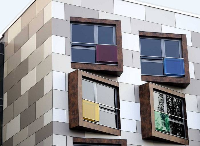 Фасады многоэтажных домов: особенности отделки