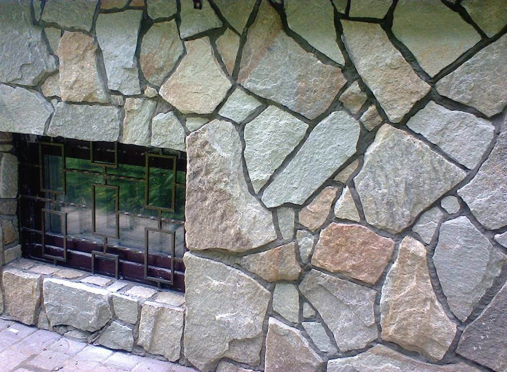 Отделка фасада дома искусственным камнем – правильный порядок действий