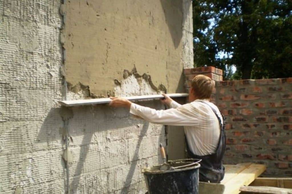 Как штукатурить стены без маяков своими руками: пошаговая инструкция, видео