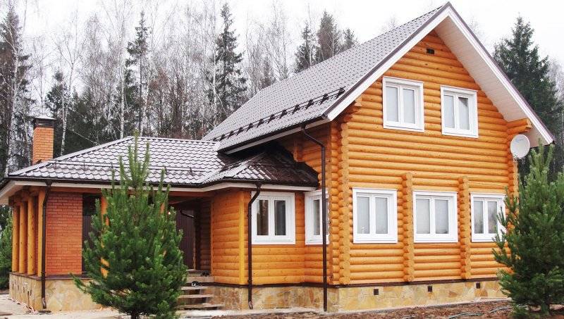 Чем покрасить деревянный дом снаружи: советы специалиста