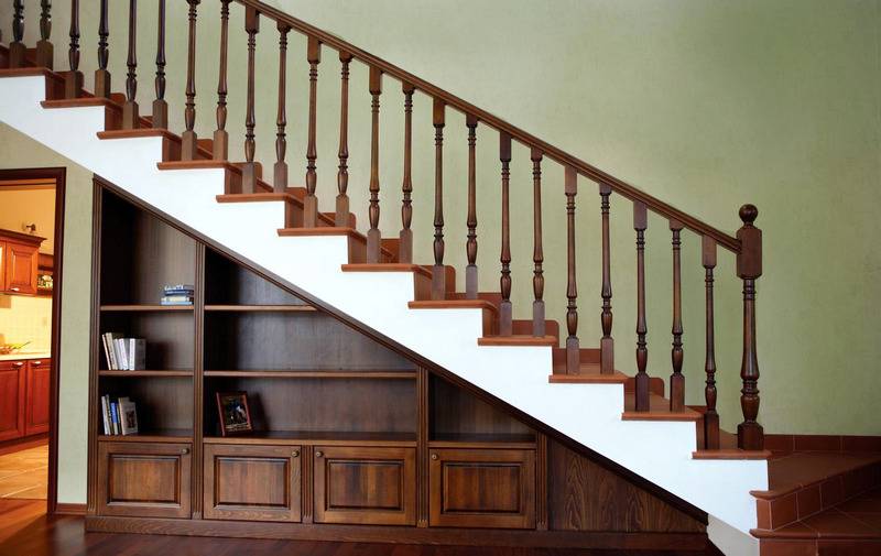 Какая лестница на второй этаж лучше для частного дома: советы профессионалов