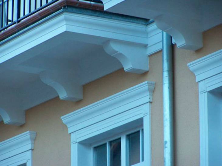Монтаж фасадного декора из пенопласта