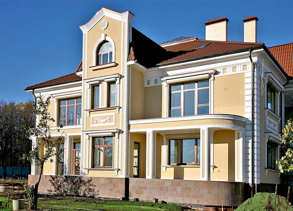 Фасады частных домов: лучшие варианты красивых и стильных идей оформления