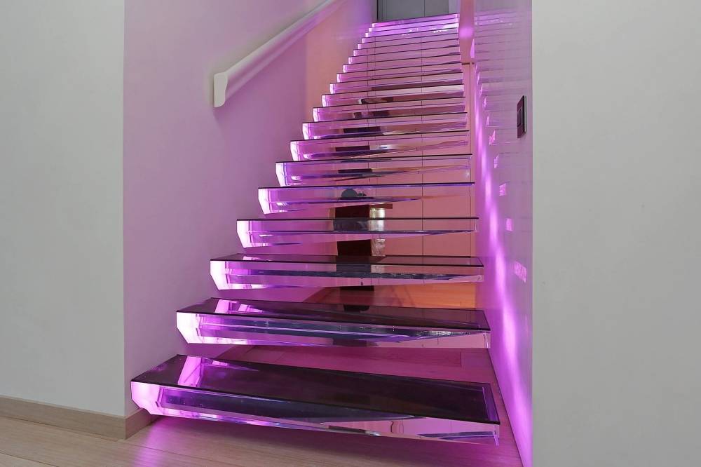Как лучше всего использовать стеклянные лестницы дома