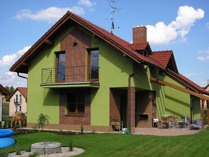 Фасады домов из кирпича разного цвета, фото.