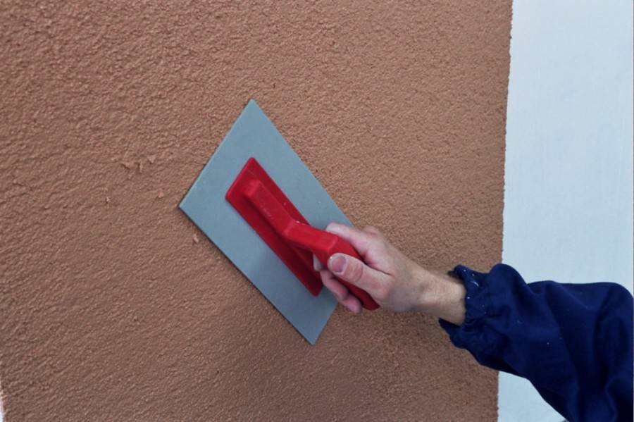 Краска фасадная резиновая: плюсы и минусы, технические характеристики эластичного покрытия для кровель и фасадов