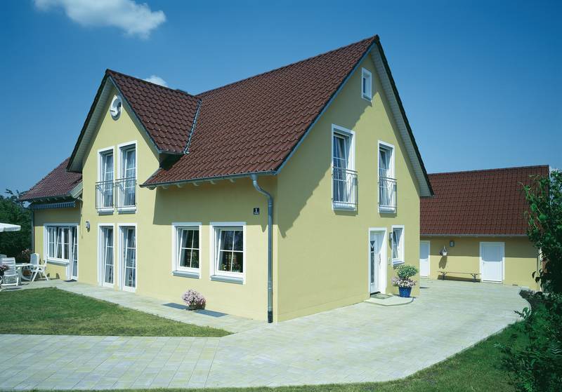Сочетание цветов фасада и крыши – коричневый цвет