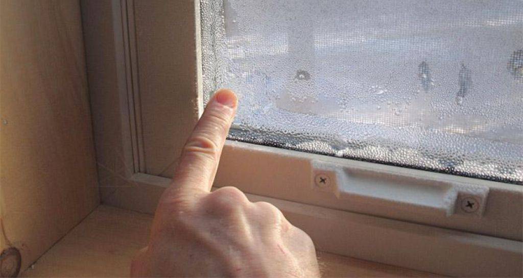 Что делать, если наледь на окнах, промерзание окон. советы от амитех.