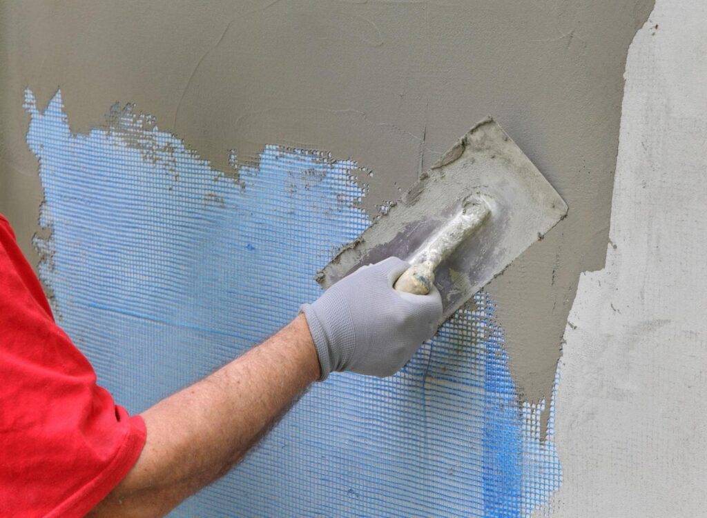 Как заштукатурить стену из кирпича: выбор состава и технология нанесения