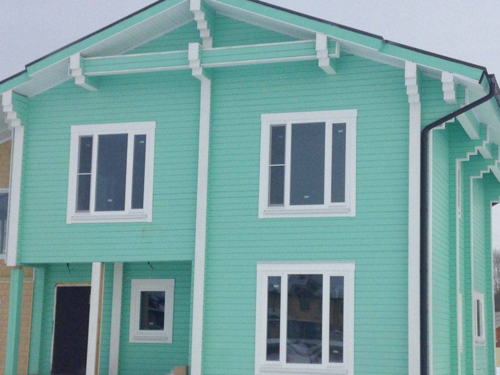 Покраска деревянного дома снаружи: как правильно покрасить фасад деревянного дома