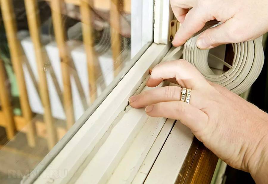 Как утеплить деревянные окна: на зиму, своими руками, в домашних условиях
