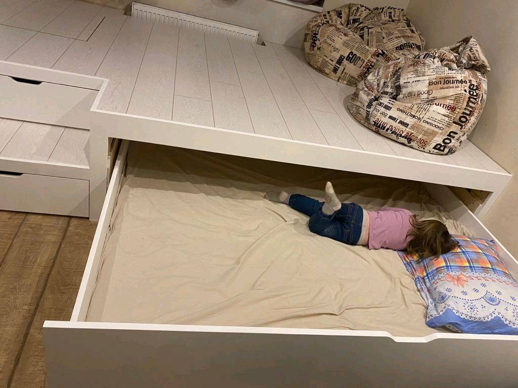 Как сделать подиум с выдвижной кроватью своими руками?