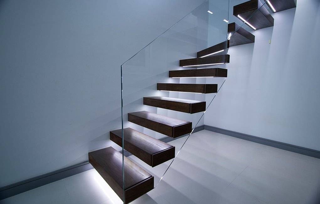 Современные лестницы в том числе стеклянные лестницы