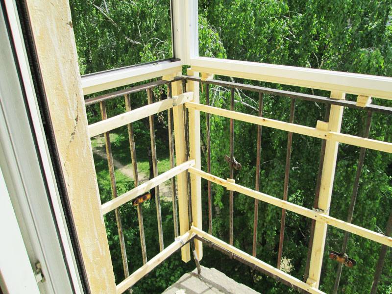 Остекление балкона пластиковыми окнами, установка на лоджию пвх