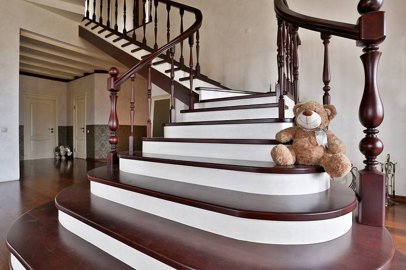Бетонная лестница в доме: что нужно знать о конструкции, и как применить информацию на практике