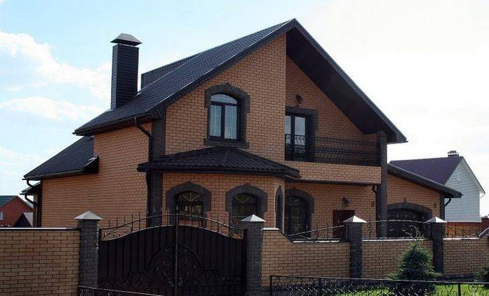 Облицовка дома кирпичом, дизайн дома из облицовочного кирпича, красивые фасады из кирпича разного цвета