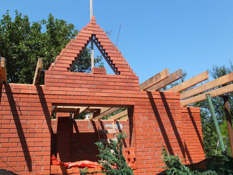 Как укрепить кирпичный фундамент старого деревянного дома своими руками? - строим сами
