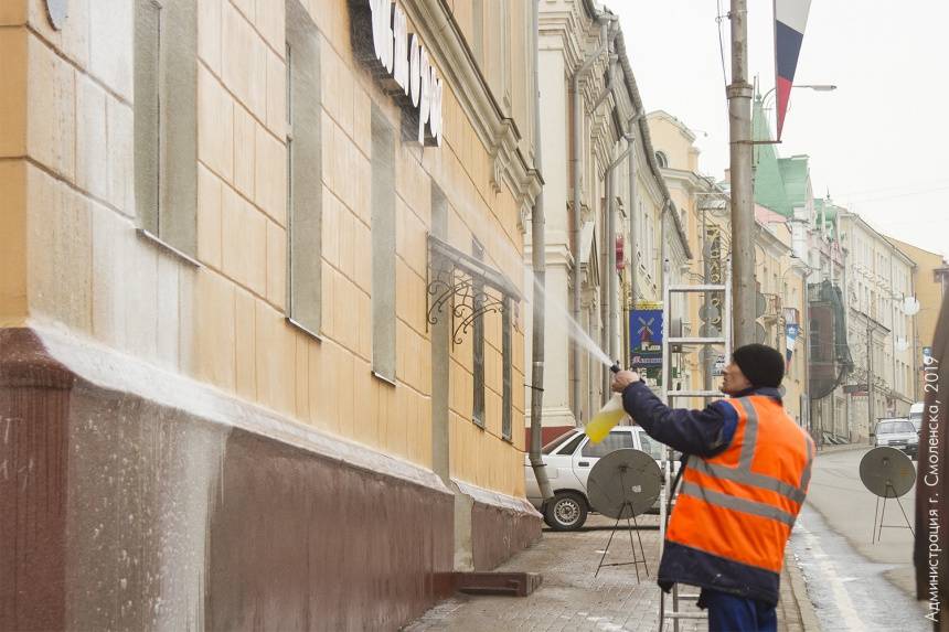 Мытье фасадов и окон зданий