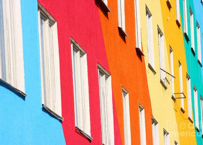 Как покрасить фасад своего дома водоэмульсионной краской