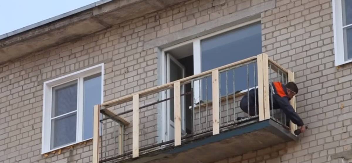 Отделка балкона с помощью сайдинга