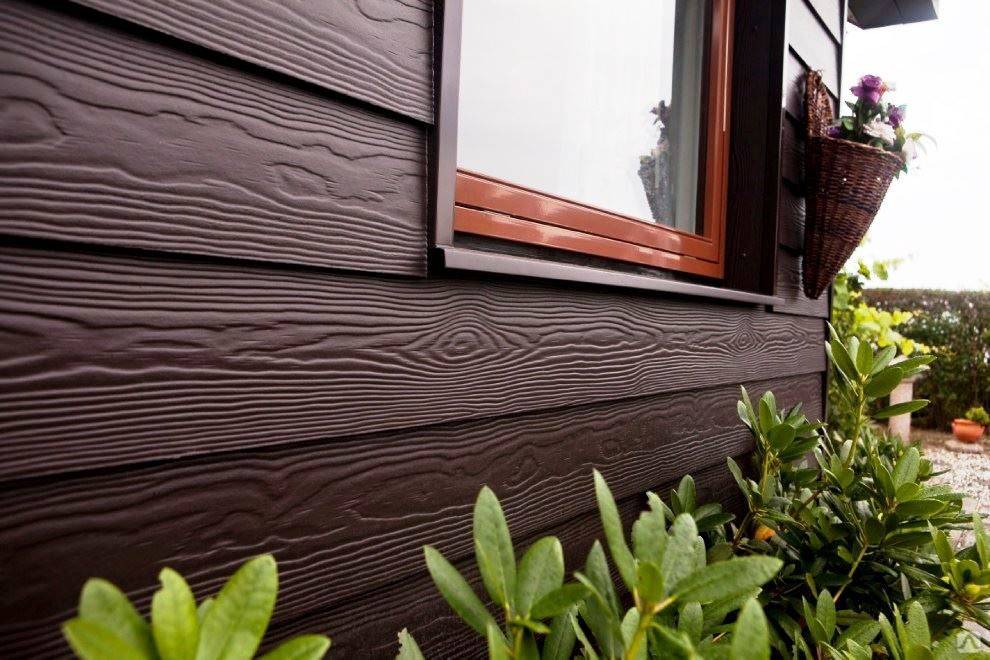 Краска по дереву для наружных работ: акриловая и масляная для фасадов дома из древесины, алкидная атмосферостойкая
