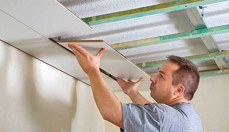 Как обшить потолок пластиковыми панелями своими руками: советы, схемы (фото и видео)