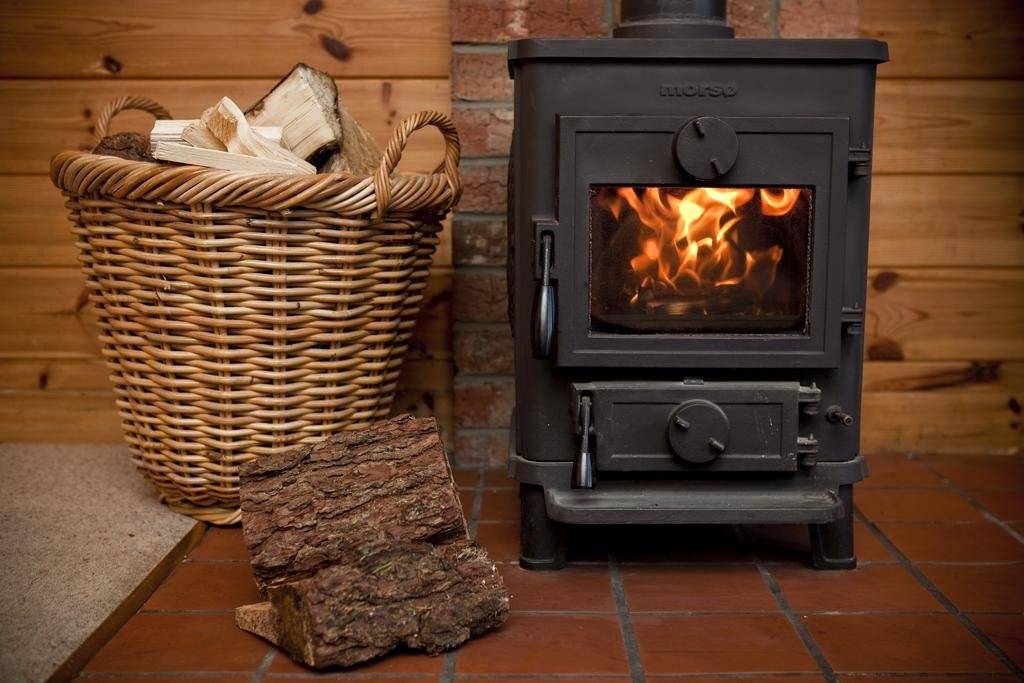 Печки длительного горения – выгодное дровяное отопление для дачи
