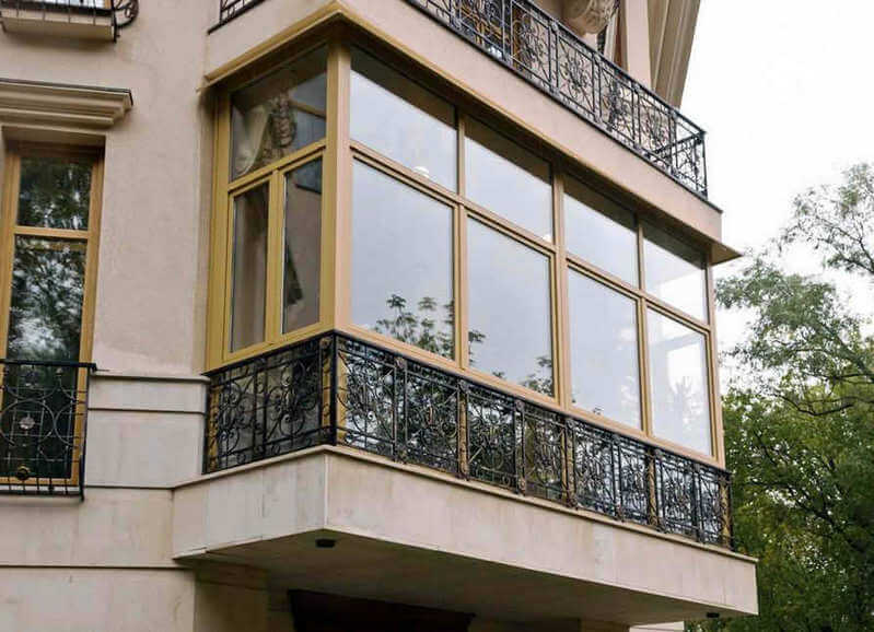 Остекление балконов и лоджий: особенности, виды и как лучше застеклить