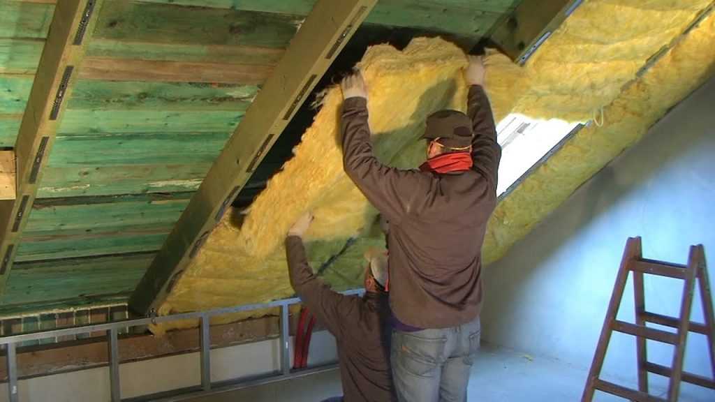 Как правильно утеплить мансардную крышу дома для зимнего проживания изнутри своими руками