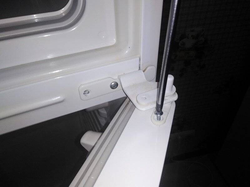 Холодильник «Стинол-104» — переустановка дверей с заменой уплотнителей