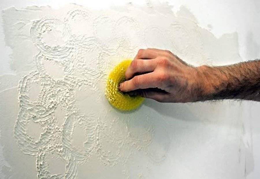 Можно ли покрасить декоративную штукатурку водоэмульсионной