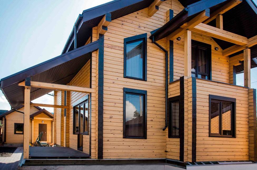 Покраска деревянного дома снаружи